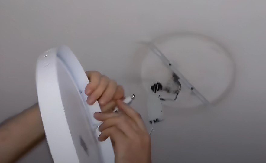 Demontiranje plafonjere